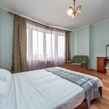 Комфортная Квартира На Метро Осокорки Kyiv Exterior photo