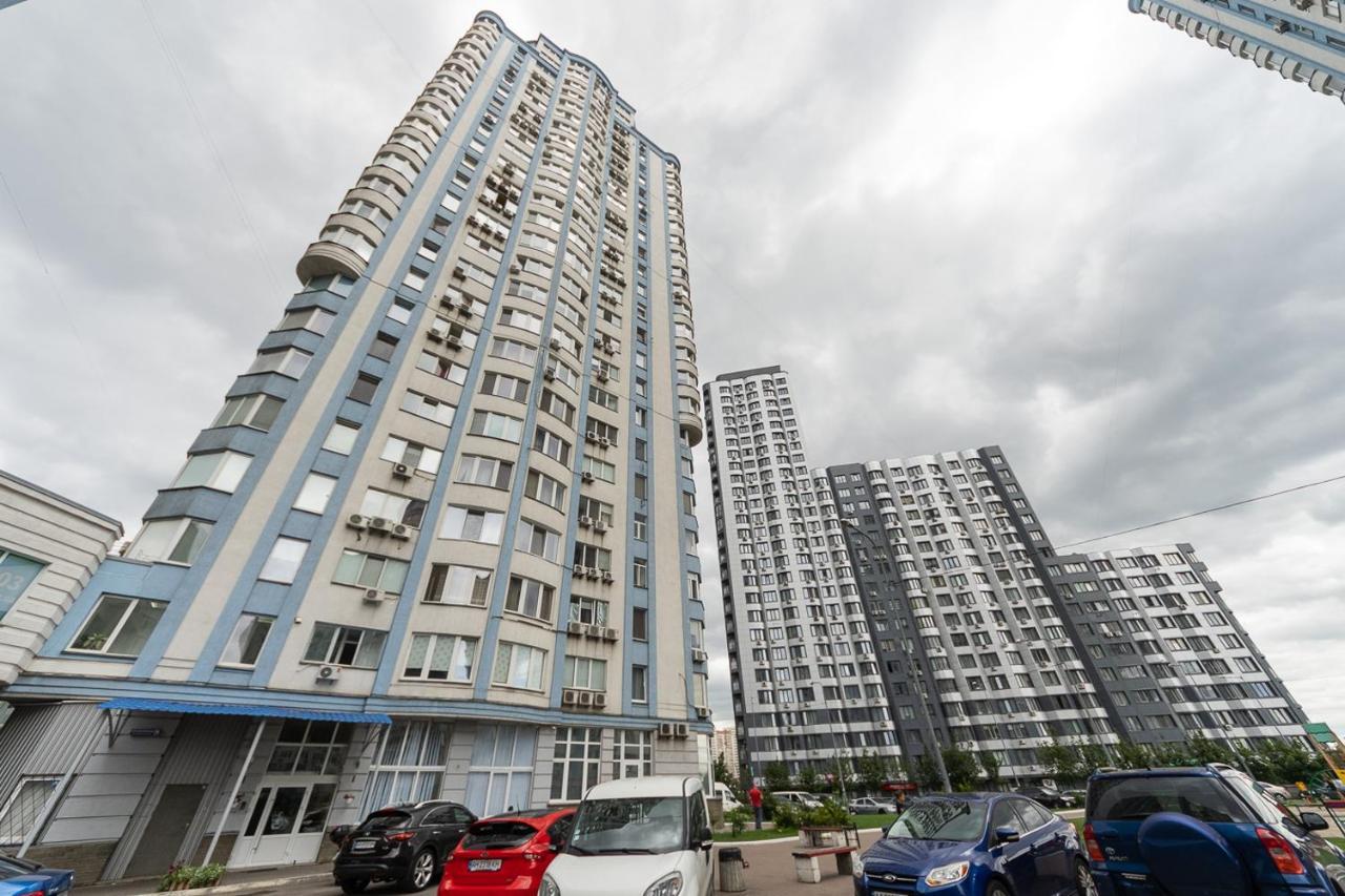 Комфортная Квартира На Метро Осокорки Kyiv Exterior photo