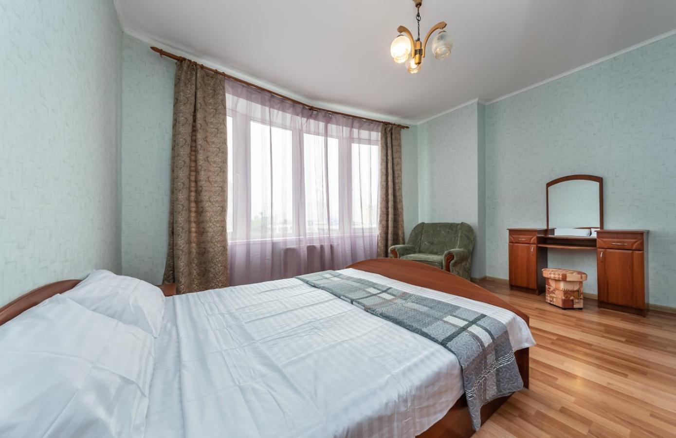 Комфортная Квартира На Метро Осокорки Kyiv Exterior photo