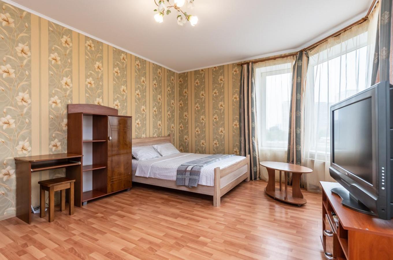 Комфортная Квартира На Метро Осокорки Kyiv Exterior photo